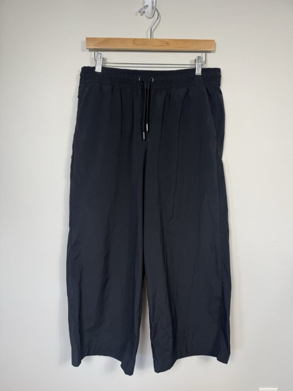 Athleta Pant Midday Mid Rise Crop Poplin Wide Leg Black Medium Pull On Elastic